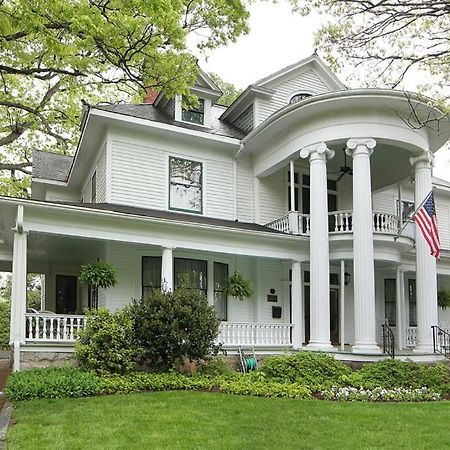 Double Oaks Bed & Breakfast Гринсборо Экстерьер фото
