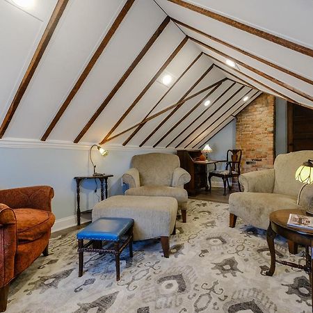 Double Oaks Bed & Breakfast Гринсборо Экстерьер фото