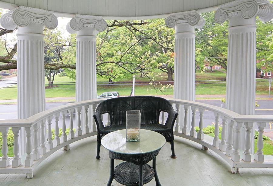 Double Oaks Bed & Breakfast Гринсборо Экстерьер фото