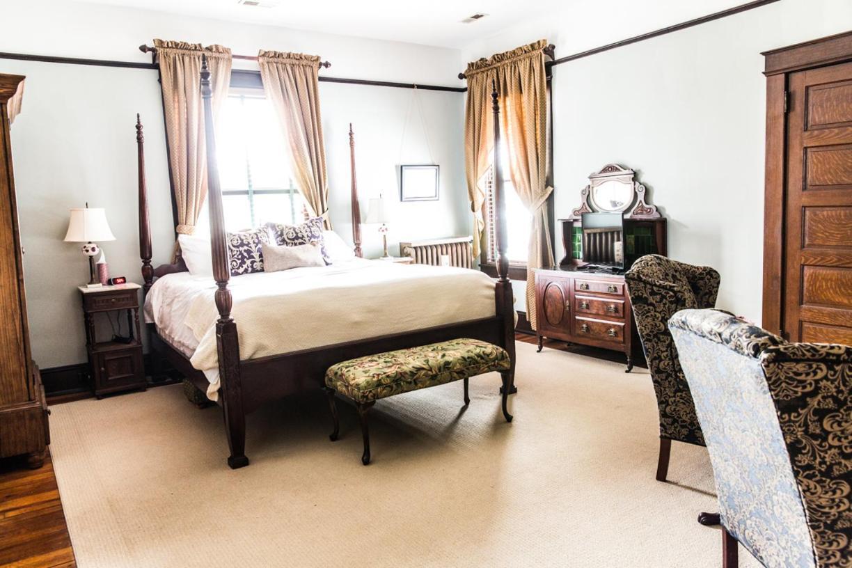 Double Oaks Bed & Breakfast Гринсборо Экстерьер фото
