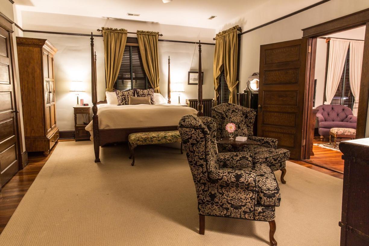 Double Oaks Bed & Breakfast Гринсборо Экстерьер фото