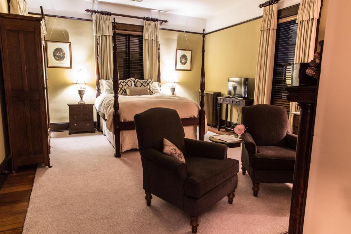 Double Oaks Bed & Breakfast Гринсборо Экстерьер фото