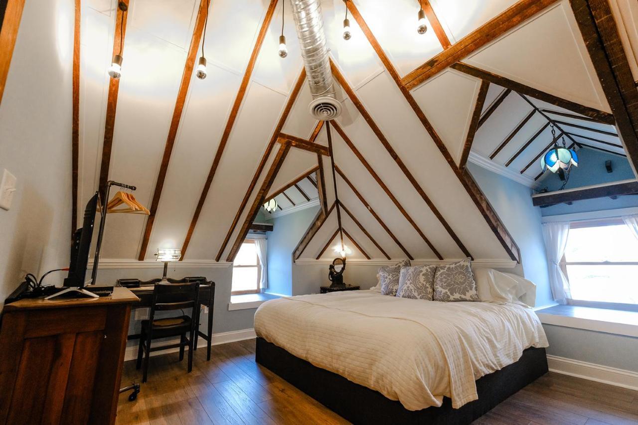 Double Oaks Bed & Breakfast Гринсборо Экстерьер фото